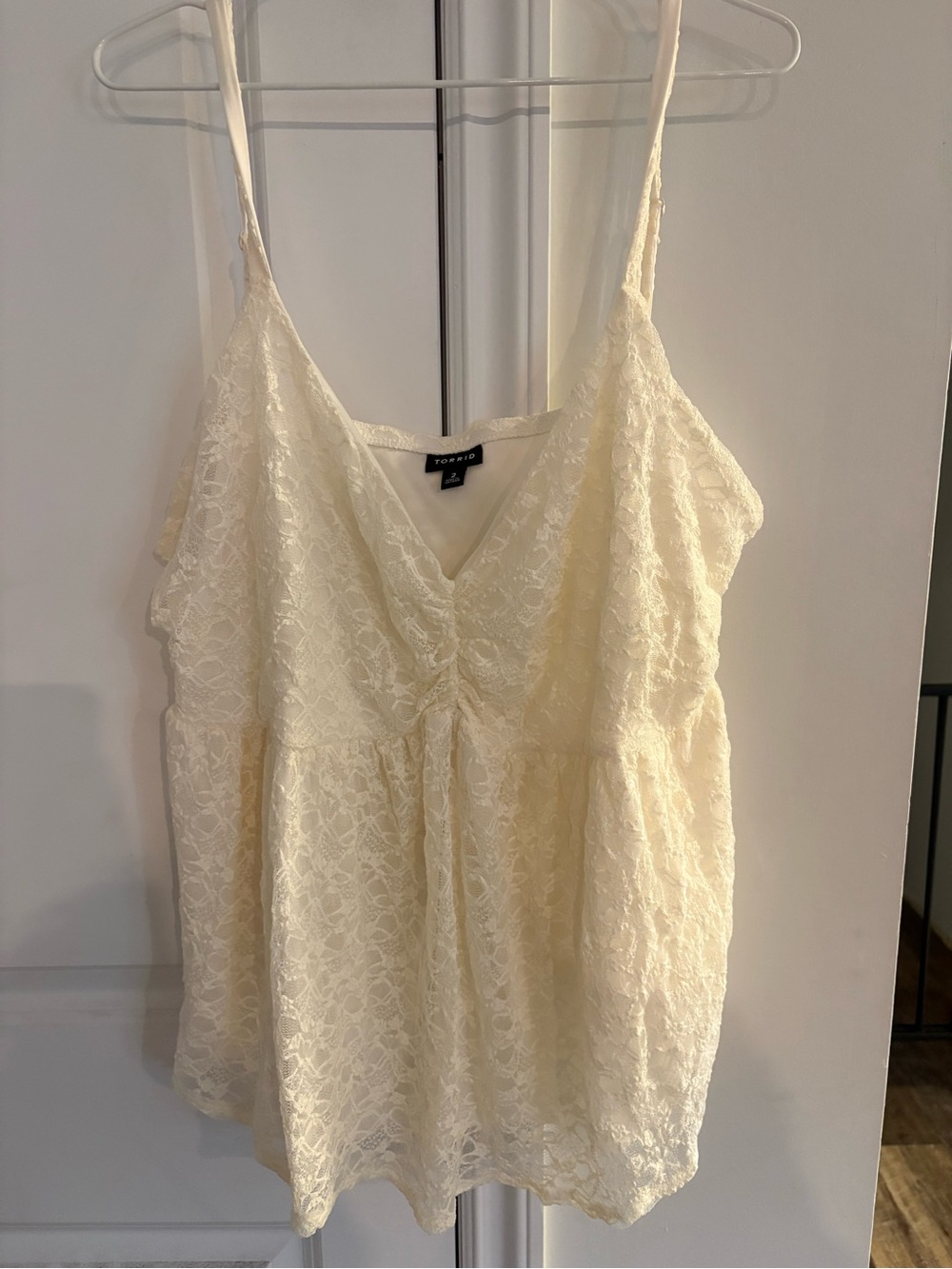 torrid ivory lace cami tank with ruched front